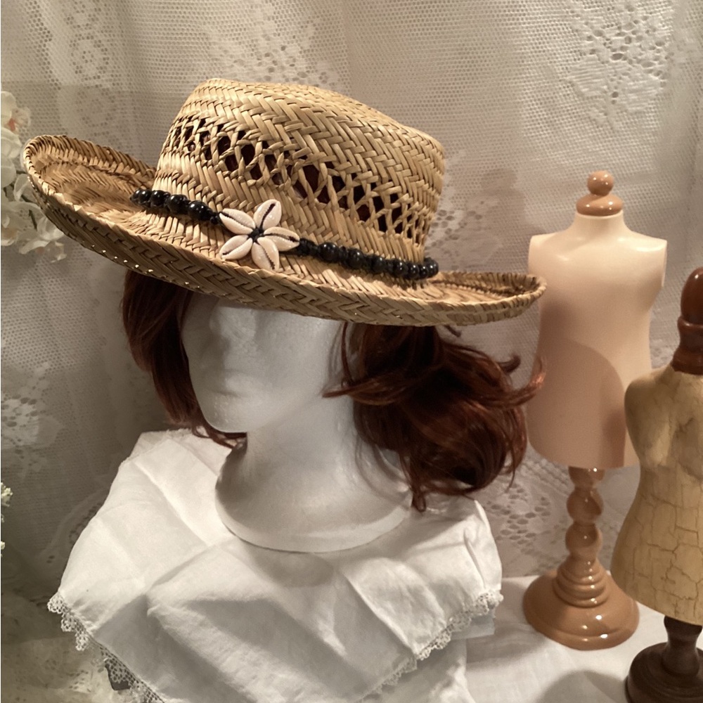 Triangle Women’s Natural Summer Hat / Beaded Star Fish Band Curved Brim